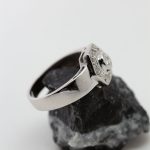 Anillo mini hexágono oro blanco y brillantes - Imagen 3