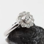 Anillo Margarita oro blanco y brillantes - Imagen 4