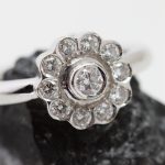 Anillo Margarita oro blanco y brillantes - Imagen 5