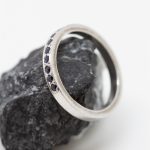 Anillo Denia oro blanco y zafiros - Imagen 2