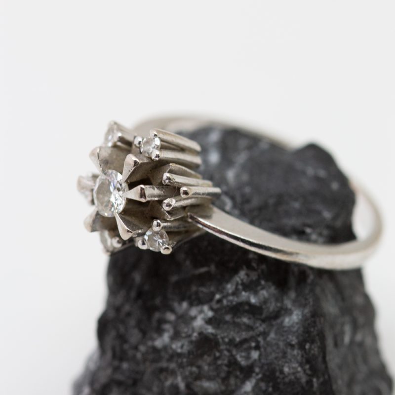 Anillo Estrella oro blanco y brillantes