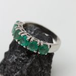 Anillo Alejandría oro blanco y esmeraldas