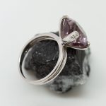 Anillo Buganvilla oro blanco y cuarzo rosa - Imagen 2