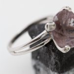 Anillo Buganvilla oro blanco y cuarzo rosa - Imagen 3