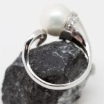 Anillo Onda perla oro blanco y brillantes