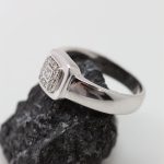 Anillo Cuadrado oro blanco y brillantes