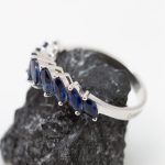 Anillo Onda oro blanco y zafiros
