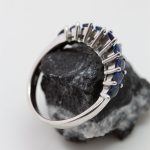 Anillo Onda oro blanco y zafiros - Imagen 4