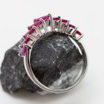 Anillo Onda oro blanco y rubíes - Imagen 2