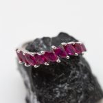Anillo Onda oro blanco y rubíes - Imagen 5