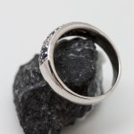 Anillo Flores oro blanco y zafiros - Imagen 2