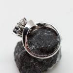 Anillo Trío oro blanco dos brillantes y zafiro - Imagen 2