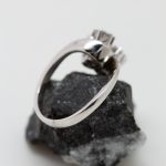 Anillo Trío oro blanco dos brillantes y zafiro - Imagen 3