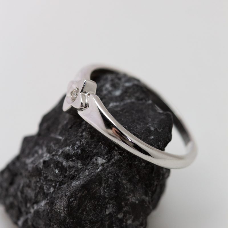 Anillo Estrellita oro blanco y brillante