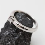 Anillo Solitario princesa oro blanco y brillante