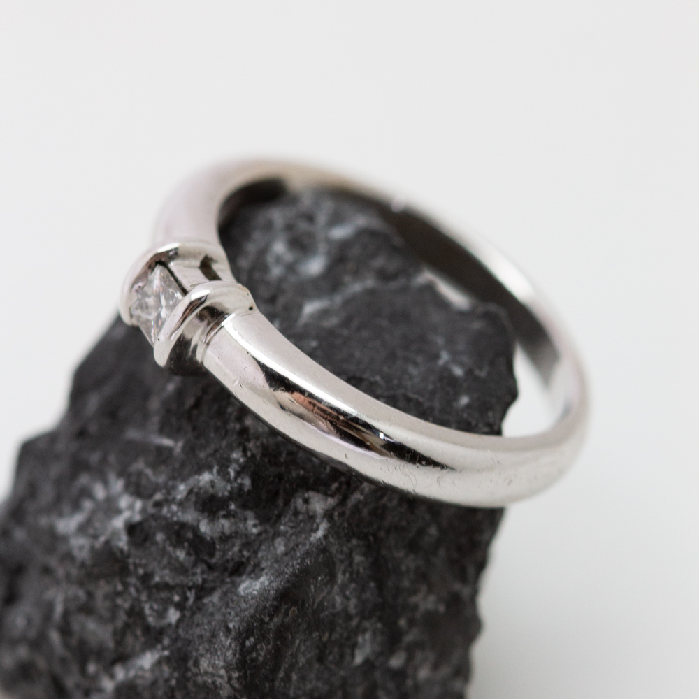 IMG_7210 Anillo Solitario princesa oro blanco y brillante - Imagen 1