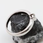 Anillo Solitario princesa oro blanco y brillante - Imagen 2