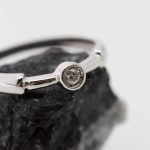 Anillo Roma oro blanco y brillante - Imagen 4