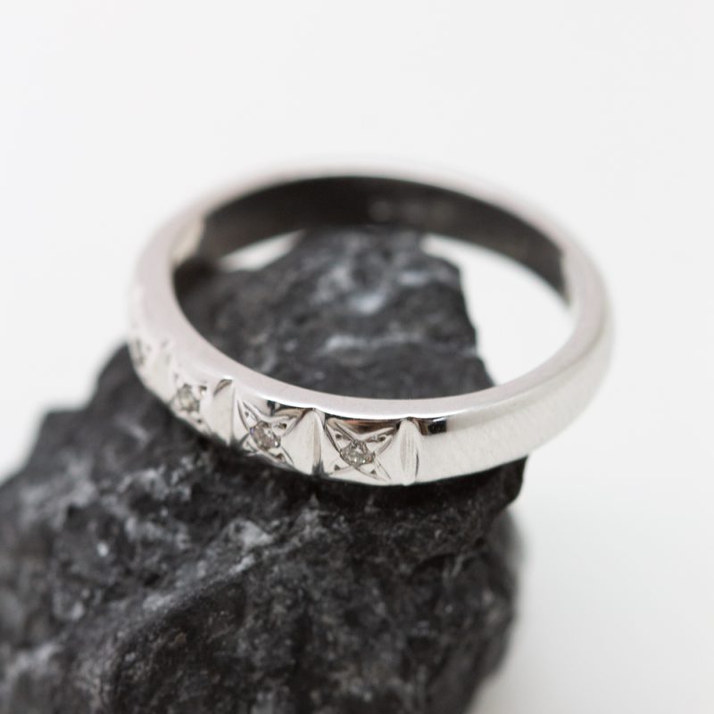Anillo Moli oro blanco y brillantes