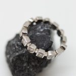 Anillo Formas oro blanco y brillantes