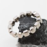 Anillo Formas oro blanco y brillantes - Imagen 3