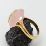 Anillo Catalina oro amarillo cuarzo rosa