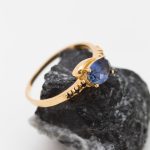 Anillo Clara oro amarillo y zafiro - Imagen 3