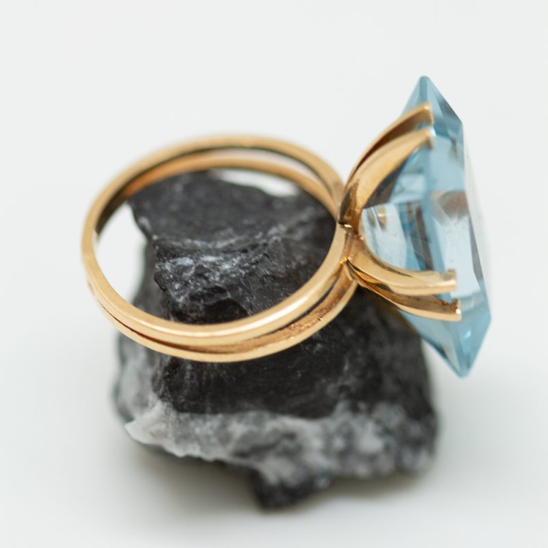 Anillo Celeste oro amarillo y topacio