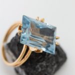 Anillo Celeste oro amarillo y topacio - Imagen 2