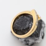 Anillo Roca oro amarillo brillantes y rubíes - Imagen 2