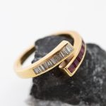 Anillo Roca oro amarillo brillantes y rubíes - Imagen 3