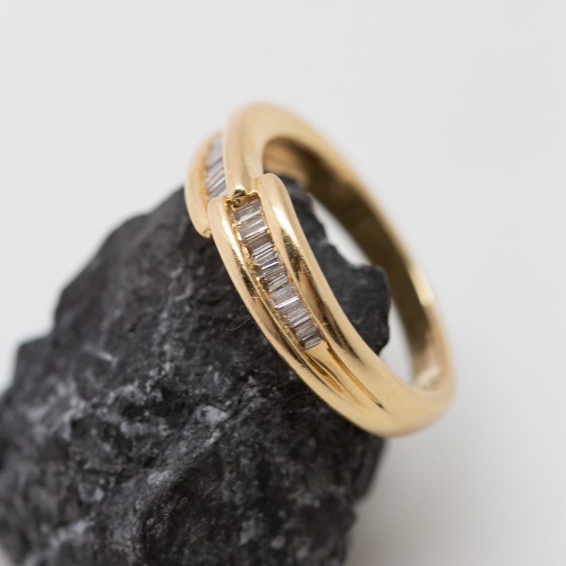 Anillo Simona oro amarillo y baguettes