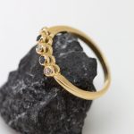 Anillo Isadora oro amarillo brillantes y zafiros