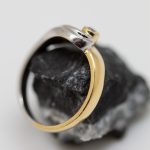 Anillo oro blanco y oro amarillo con brillantes central - Imagen 3