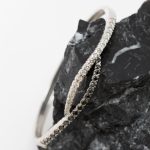 Pulsera Clara rígida oro blanco brillantes - Imagen 6
