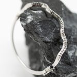 Pulsera Mara rígida oro blanco y brillantes