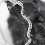 Pulsera Mara rígida oro blanco y brillantes - Imagen 2