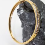 Pulsera Carolina rígida oro amarillo brillantes y zafiros - Imagen 2