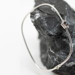 Pulsera Mariana rígida oro blano zafiro y brillantes - Imagen 3