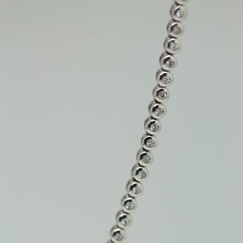 Collar Rivier oro blanco y brillantes