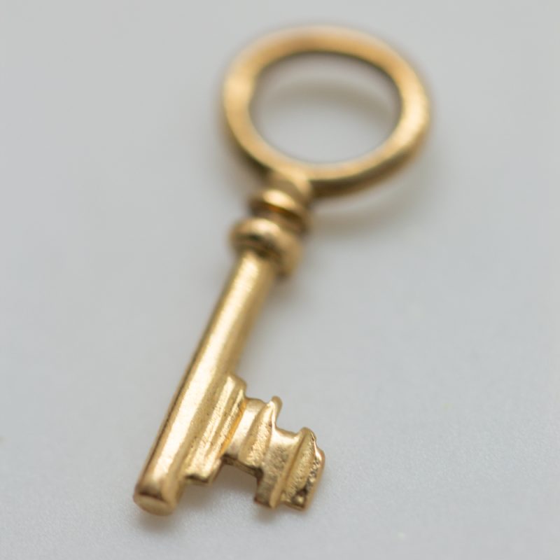 Colgante llave mini oro amarillo