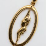 Colgante Silueta de mujer oro amarillo - Imagen 3
