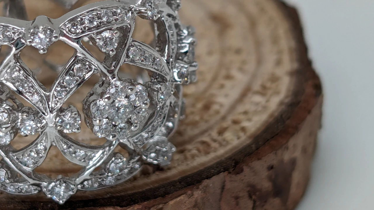 Así se limpian las joyas de oro blanco y brillantes