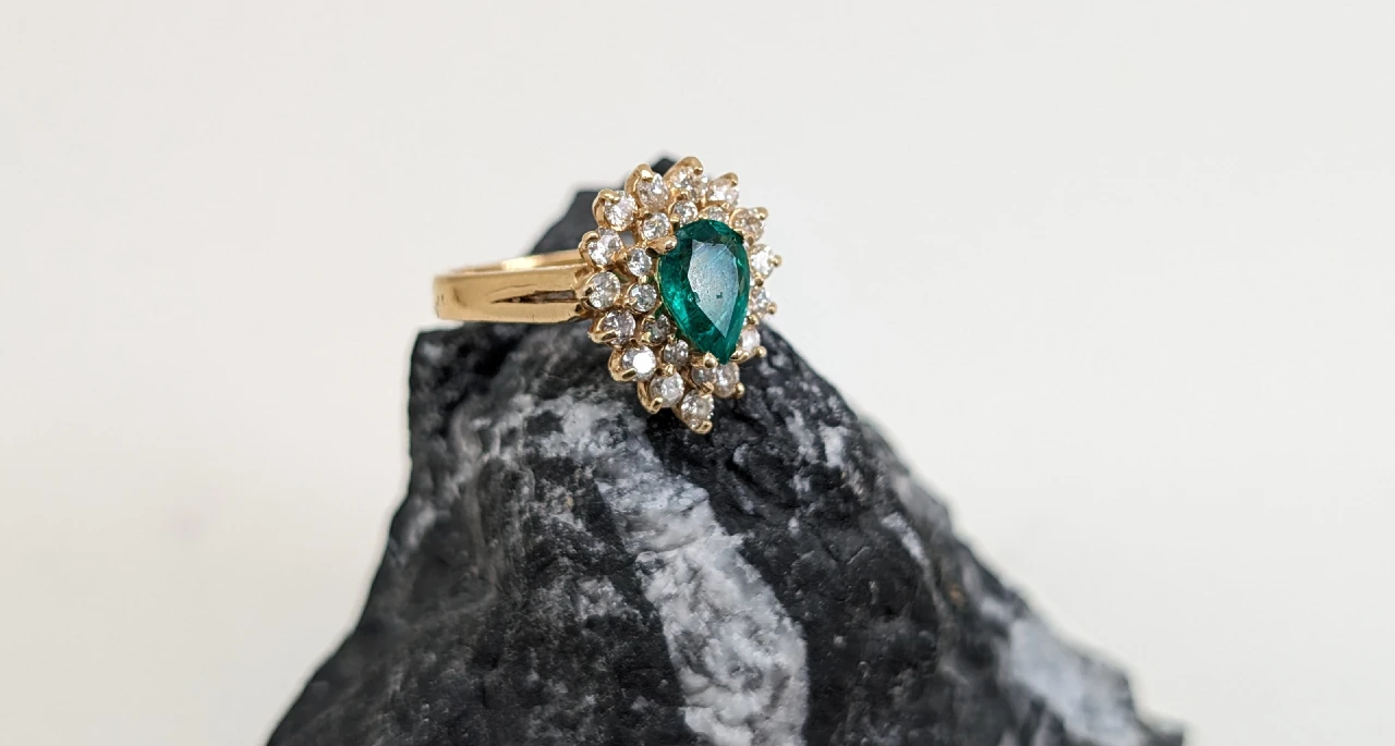 Anillo de oro amarillo