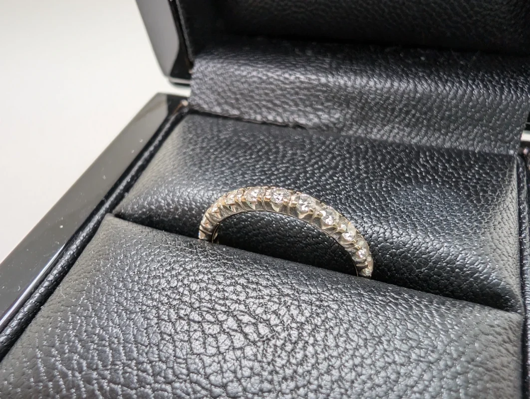 Saber la talla de un anillo sin que tu pareja se entere