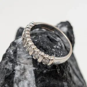 Anillo Dmayra de oro blanco con brillantes