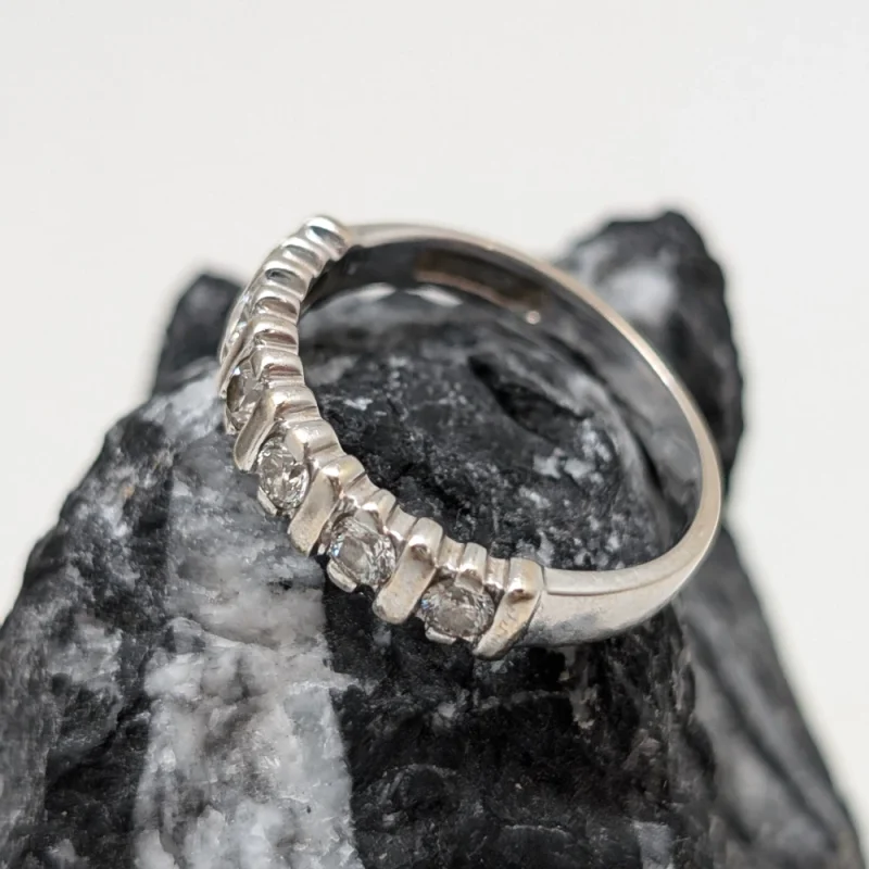 Anillo Dmayra de oro blanco con brillantes
