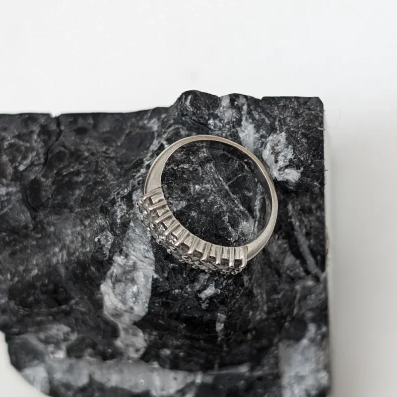 Anillo de oro blanco Emma con brillantes