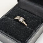 Anillo Mariechy de oro blanco con brillantes