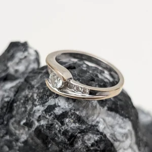 Anillo Mariechy de oro blanco con brillantes